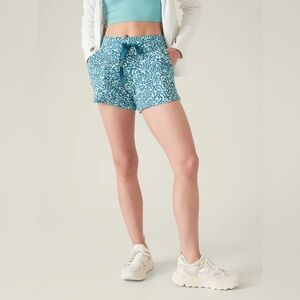Athleta Balance 4” Shortie Lounge Shorts NWT in Teal Blue Clouded Leopard Print